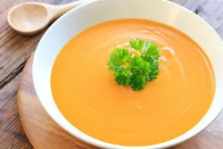Sopa de zanahoria, apio y gengibre